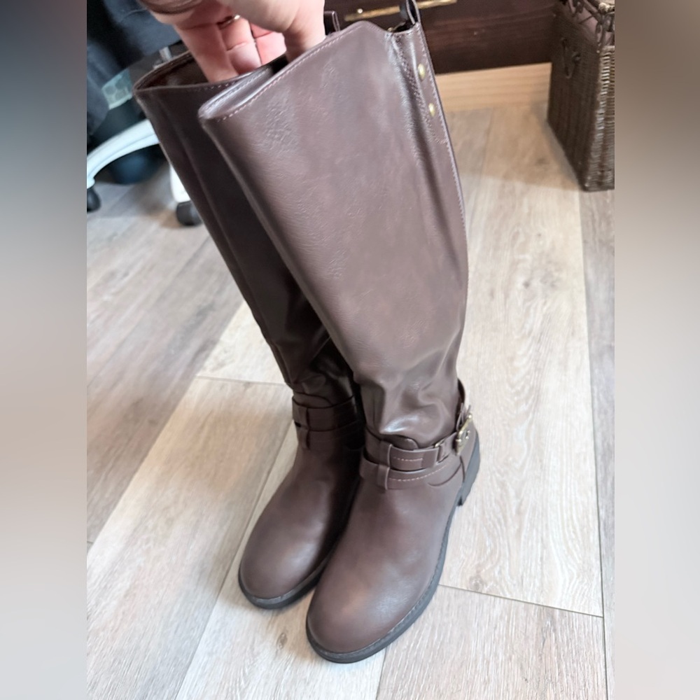 Dream Pairs Brown Leather Chunk Heel Boots, size 8.5